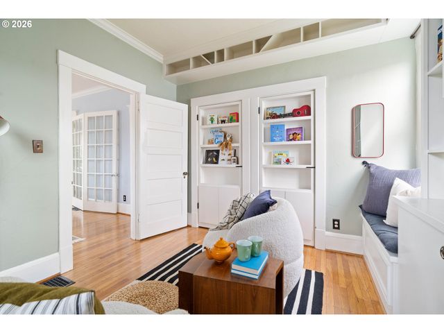 124 Ne 18TH Ave, Portland, OR 97232