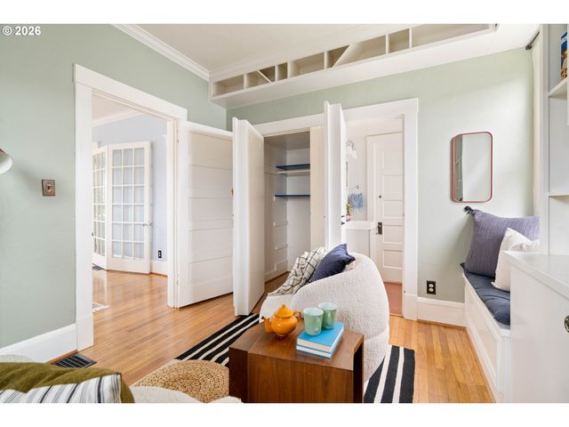 124 Ne 18TH Ave, Portland, OR 97232