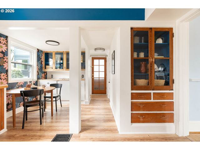 124 Ne 18TH Ave, Portland, OR 97232