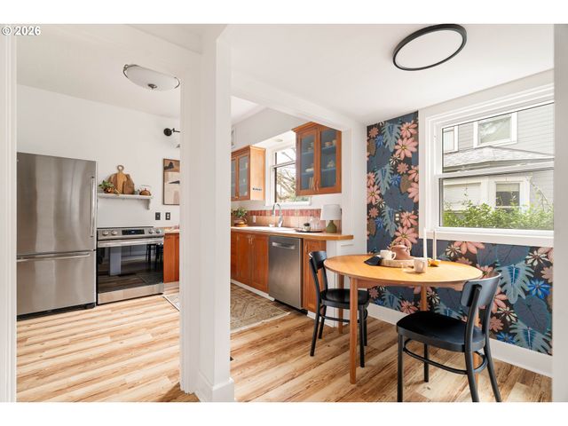 124 Ne 18TH Ave, Portland, OR 97232