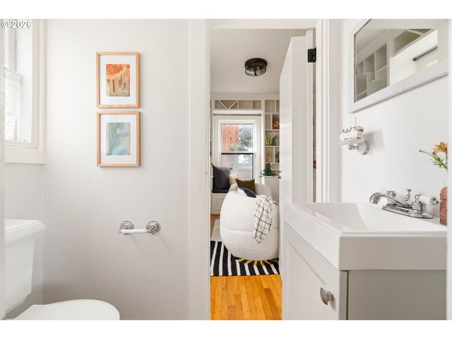 124 Ne 18TH Ave, Portland, OR 97232