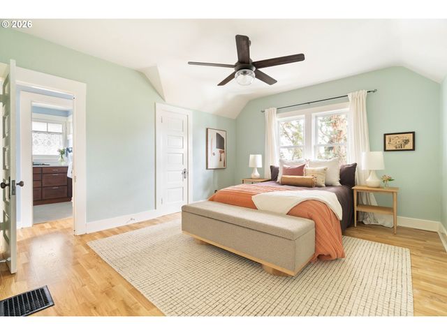 124 Ne 18TH Ave, Portland, OR 97232