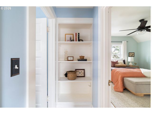 124 Ne 18TH Ave, Portland, OR 97232