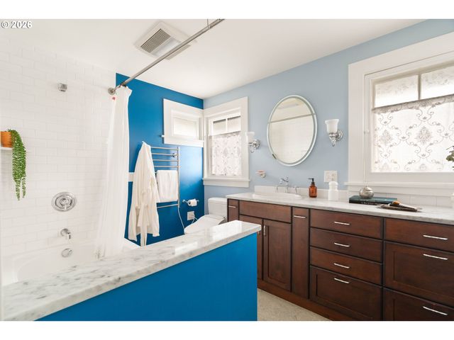 124 Ne 18TH Ave, Portland, OR 97232