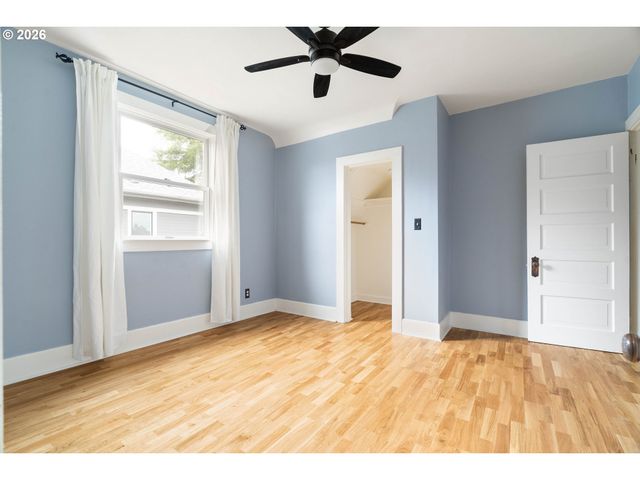 124 Ne 18TH Ave, Portland, OR 97232