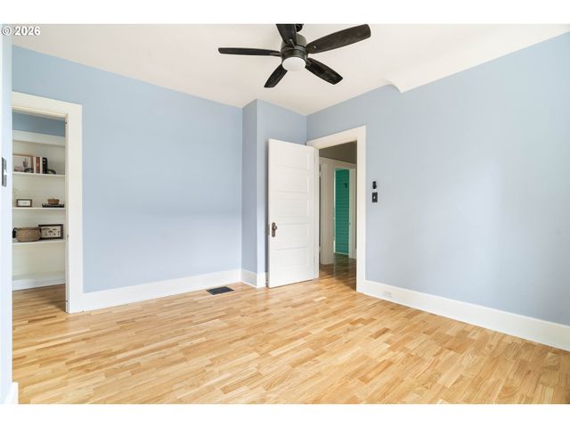 124 Ne 18TH Ave, Portland, OR 97232