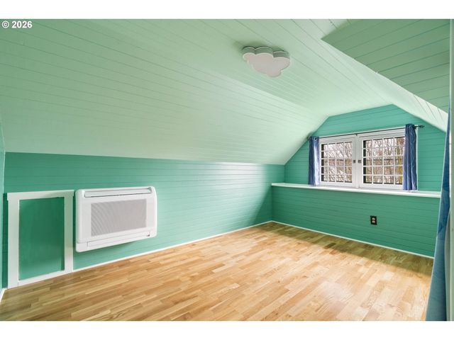 124 Ne 18TH Ave, Portland, OR 97232