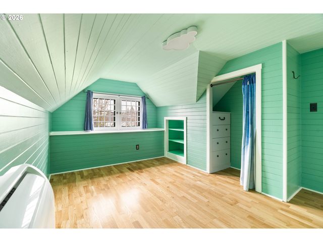 124 Ne 18TH Ave, Portland, OR 97232