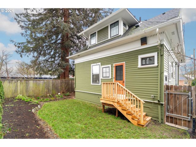 124 Ne 18TH Ave, Portland, OR 97232