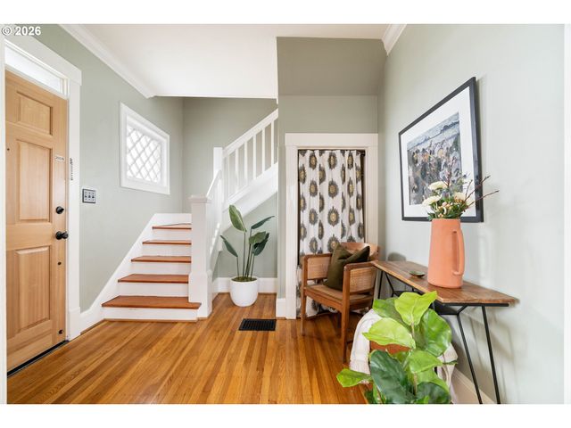 124 Ne 18TH Ave, Portland, OR 97232