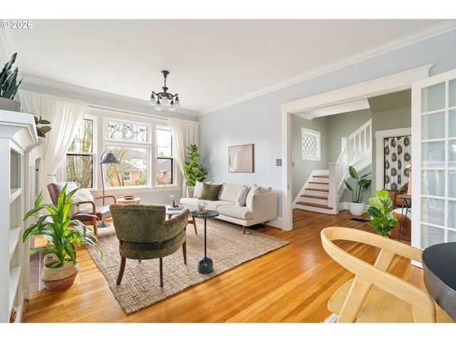 124 Ne 18TH Ave, Portland, OR 97232