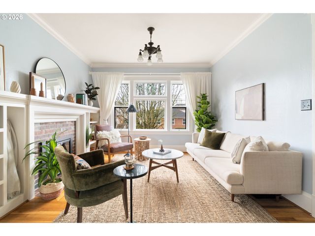 124 Ne 18TH Ave, Portland, OR 97232