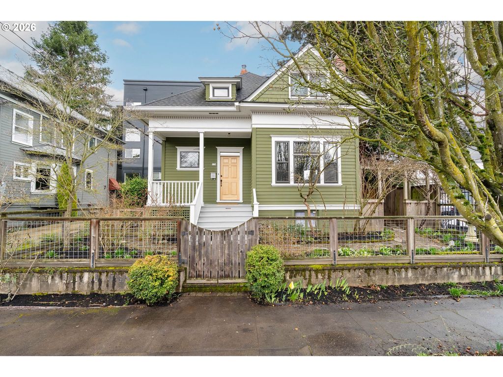 124 Ne 18TH Ave, Portland, OR 97232