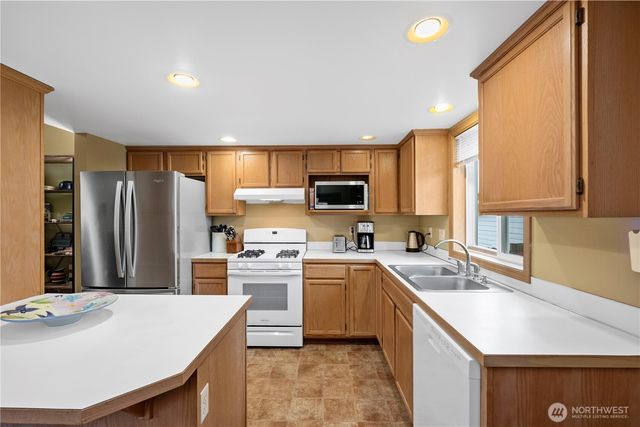 6809 77th Avenue NE, Marysville, WA 98270