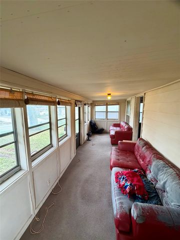 2210 S Union Street, Des Moines, IA 50315