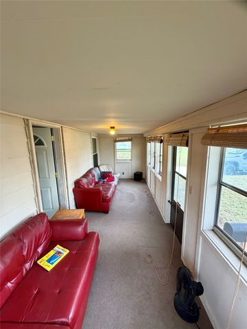 2210 S Union Street, Des Moines, IA 50315