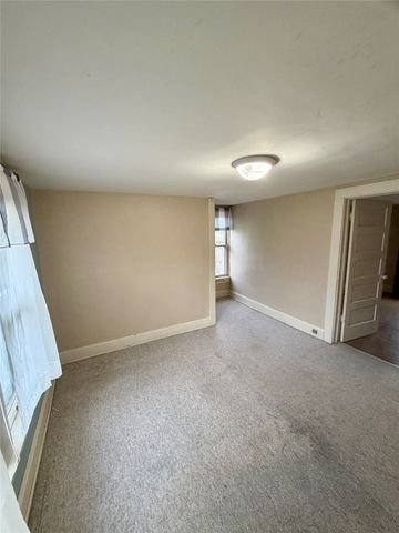 2210 S Union Street, Des Moines, IA 50315