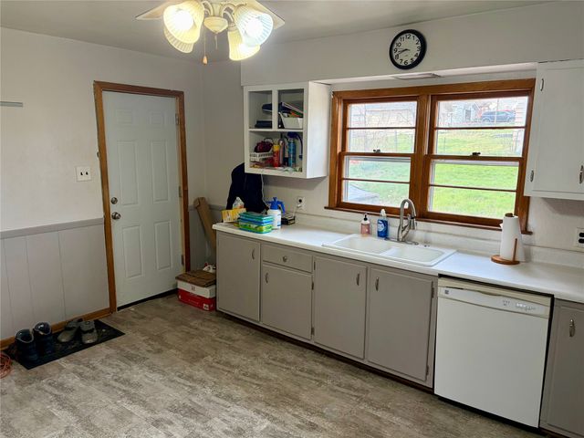 2210 S Union Street, Des Moines, IA 50315