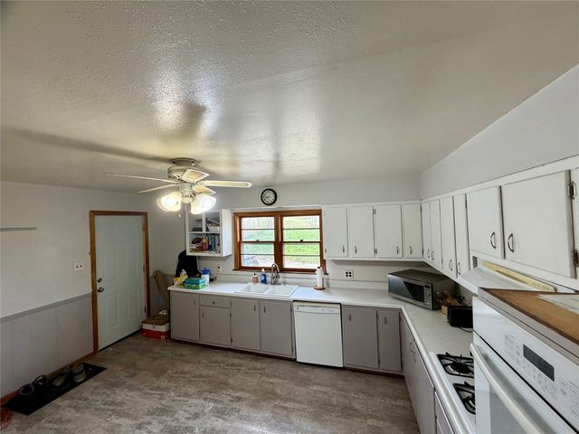 2210 S Union Street, Des Moines, IA 50315