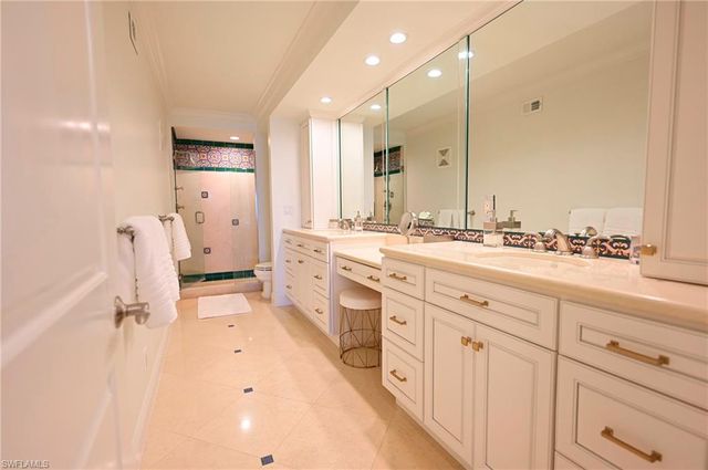 10951 Gulf Shore DR # 905, Naples, FL 34108