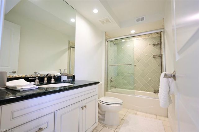 10951 Gulf Shore DR # 905, Naples, FL 34108