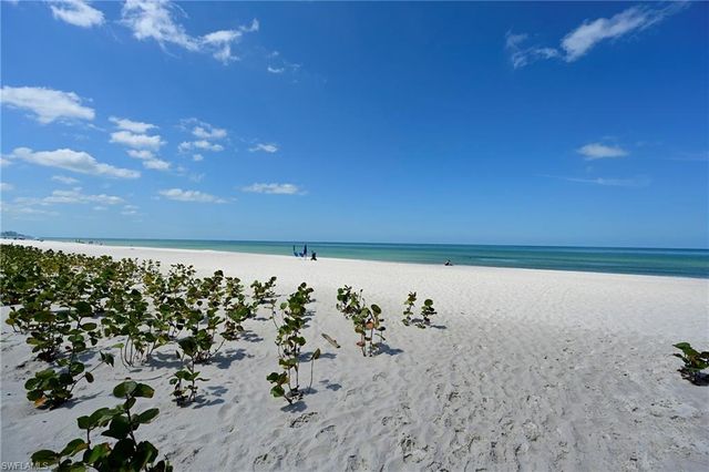 10951 Gulf Shore DR # 905, Naples, FL 34108