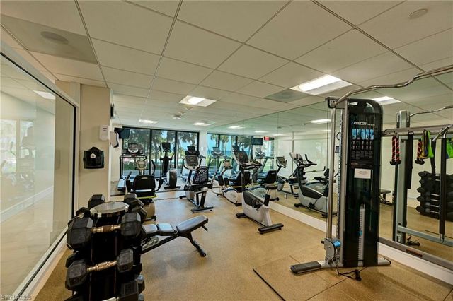 10951 Gulf Shore DR # 905, Naples, FL 34108