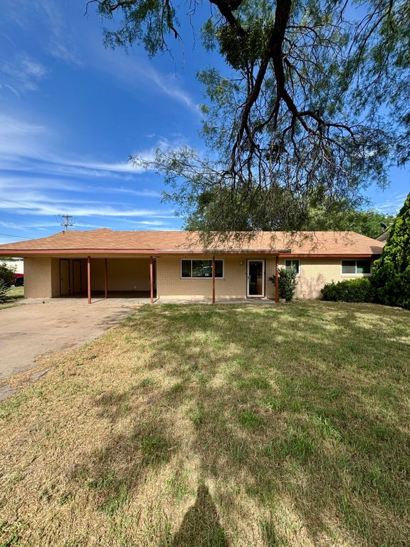 Image 1 of property listing at 1802 Saint Marys Street, San Angelo, TX 76904