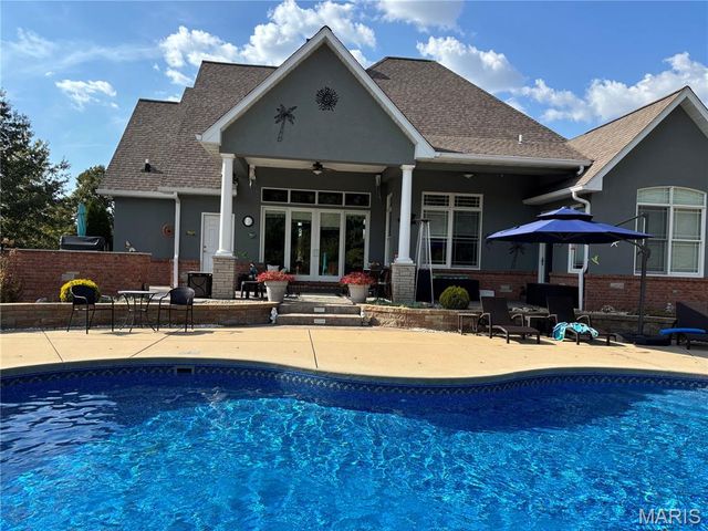 3051 Bella Vista Ct, Highland, IL 62249