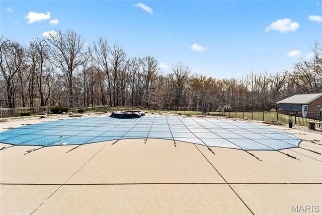 3051 Bella Vista Ct, Highland, IL 62249