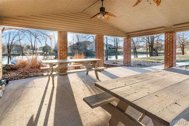 3051 Bella Vista Ct, Highland, IL 62249