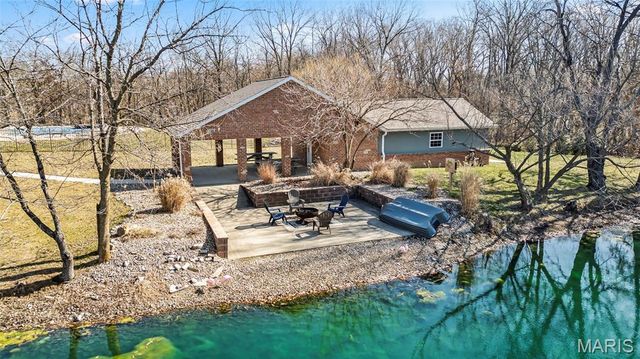 3051 Bella Vista Ct, Highland, IL 62249