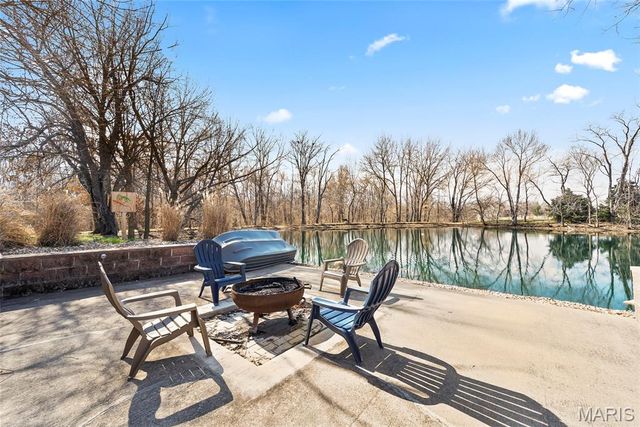 3051 Bella Vista Ct, Highland, IL 62249