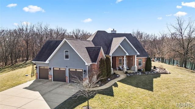 3051 Bella Vista Ct, Highland, IL 62249