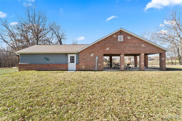 3051 Bella Vista Ct, Highland, IL 62249