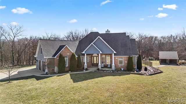 3051 Bella Vista Ct, Highland, IL 62249