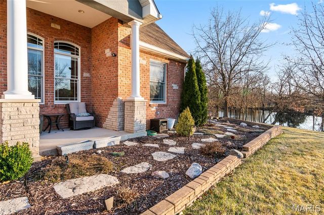 3051 Bella Vista Ct, Highland, IL 62249