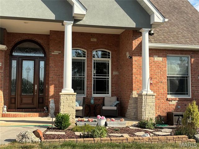 3051 Bella Vista Ct, Highland, IL 62249