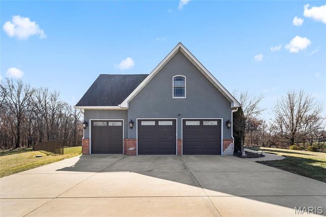 3051 Bella Vista Ct, Highland, IL 62249