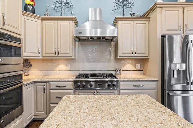 3051 Bella Vista Ct, Highland, IL 62249