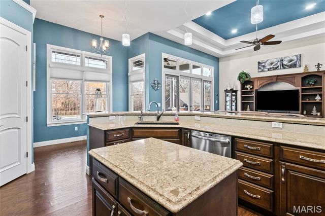 3051 Bella Vista Ct, Highland, IL 62249