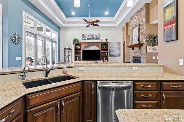 3051 Bella Vista Ct, Highland, IL 62249