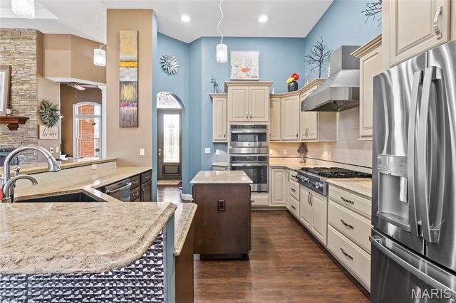 3051 Bella Vista Ct, Highland, IL 62249