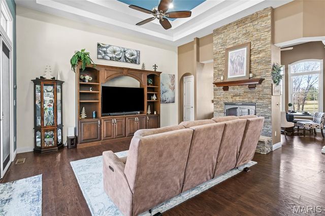 3051 Bella Vista Ct, Highland, IL 62249