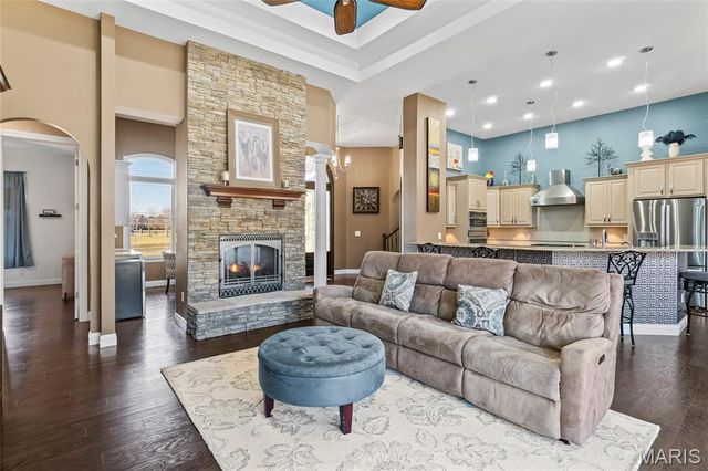 3051 Bella Vista Ct, Highland, IL 62249