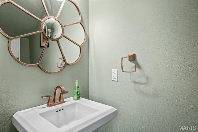 3051 Bella Vista Ct, Highland, IL 62249