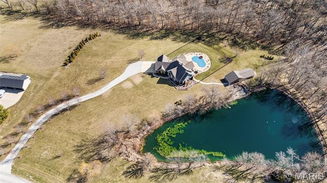 3051 Bella Vista Ct, Highland, IL 62249