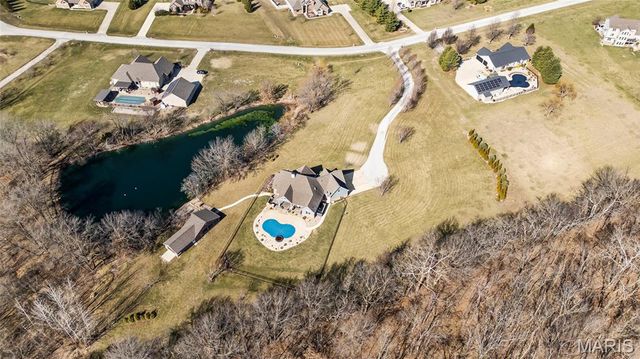 3051 Bella Vista Ct, Highland, IL 62249