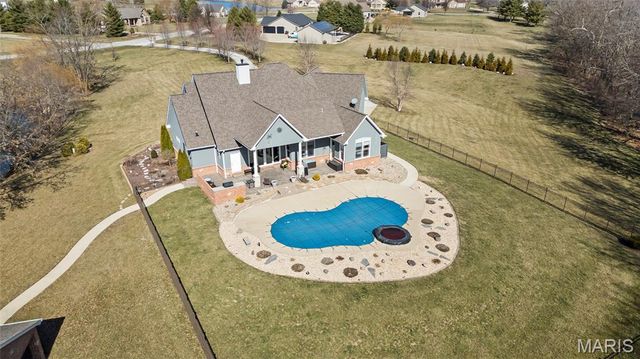 3051 Bella Vista Ct, Highland, IL 62249