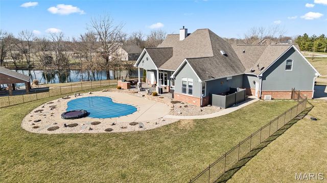 3051 Bella Vista Ct, Highland, IL 62249